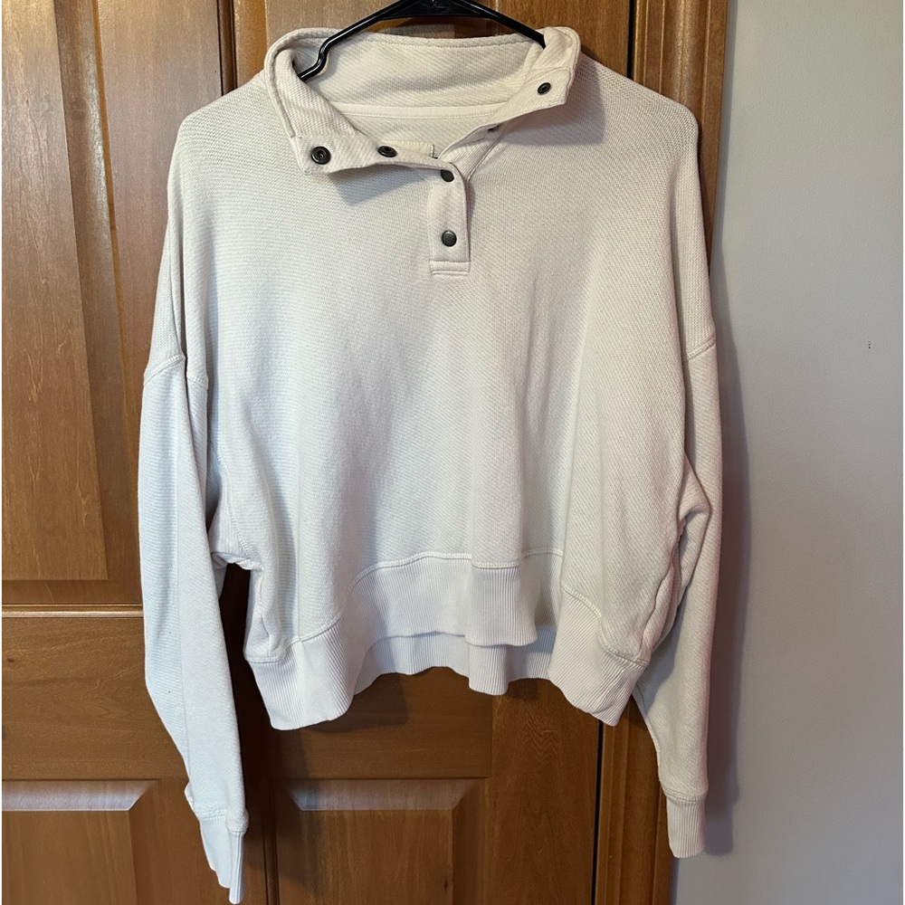 American Eagle Women’s Sweater